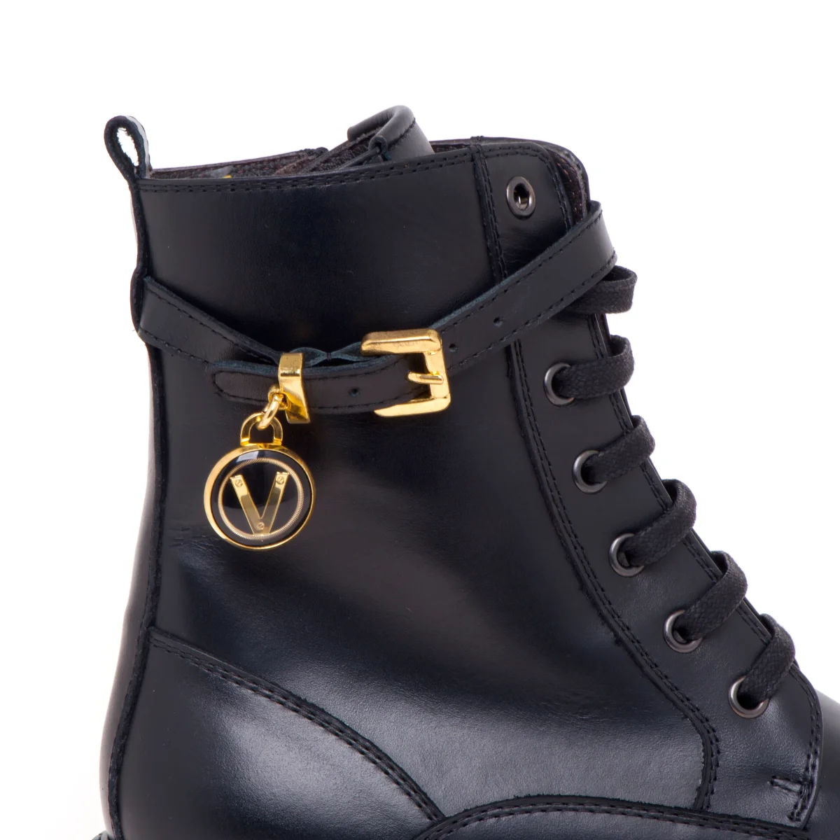 Anfibio Via Roma 15 in pelle con ciondolo "V" - immagine 5