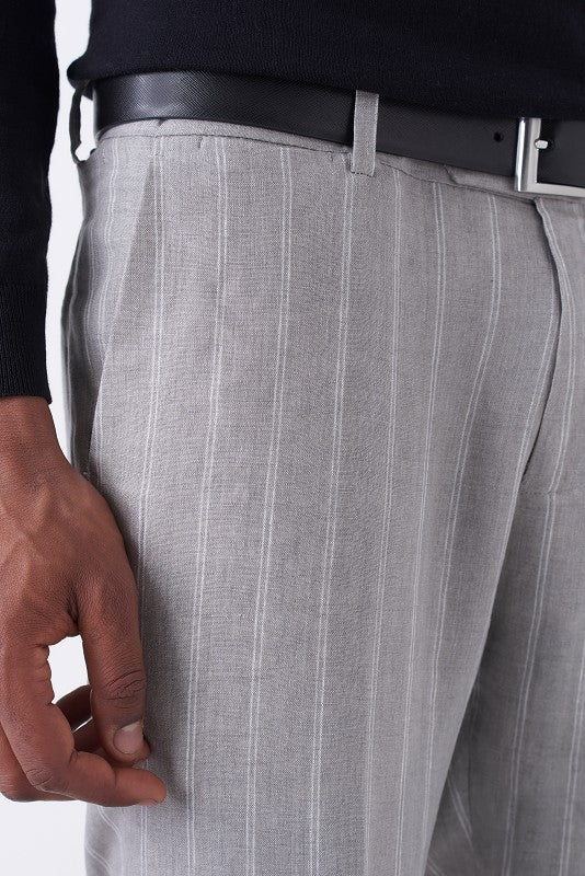 Pantalone gessato grigio in puro lino - immagine 3