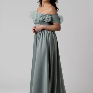 Abito verde salvia con fiori in organza