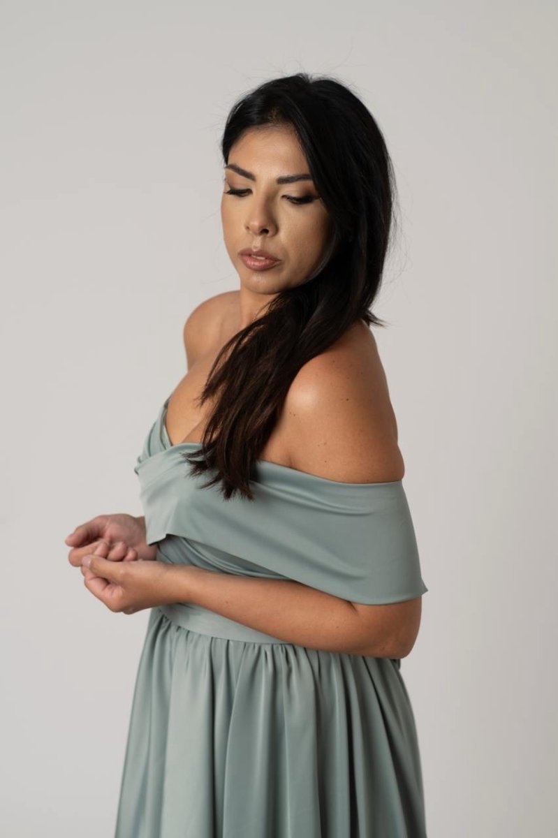 Abito in seta verde salvia con incrocio avanti e fiocco dietro - immagine 3