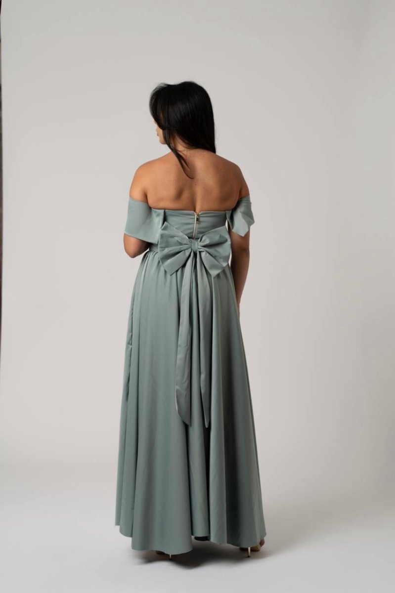 Abito in seta verde salvia con incrocio avanti e fiocco dietro - immagine 5