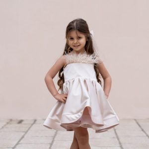 Abito in seta con piume e cristalli