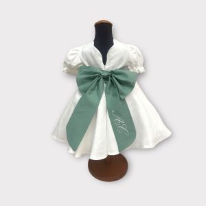 Abito in lino scollo a fiore e cintura plisse personalizzata