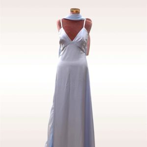 Abito in seta lungo in celeste con stola in chiffon lunga