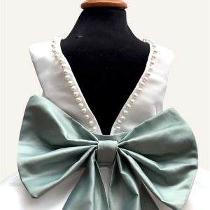 Abito scollo in perline