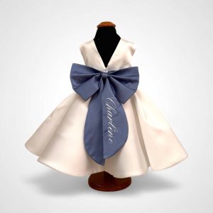 Abito cerimoniale bambina in bianco seta con fiocco polvere personalizzabile